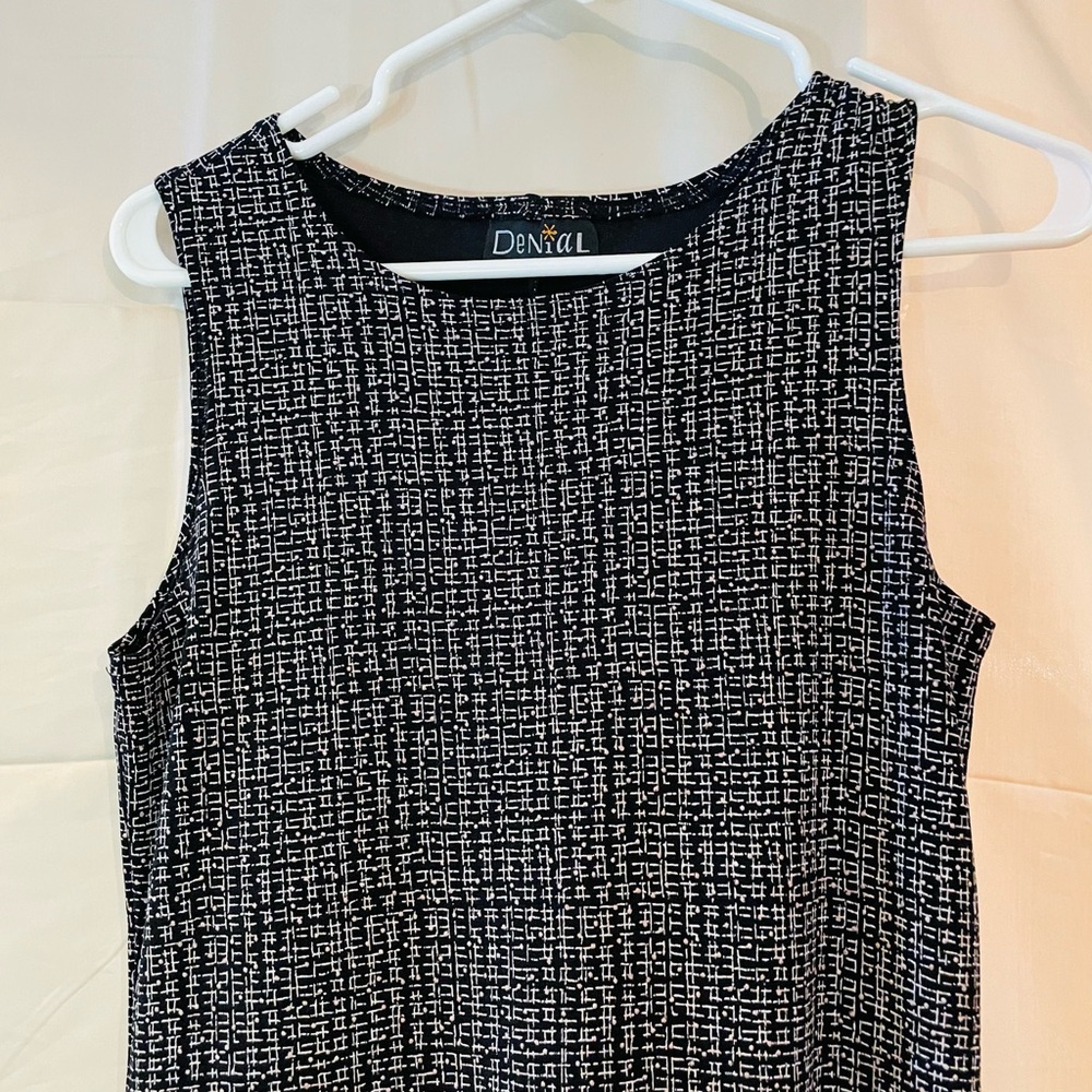 Chic Gray Sleeveless Maxi Dress - Picture 2 of 5